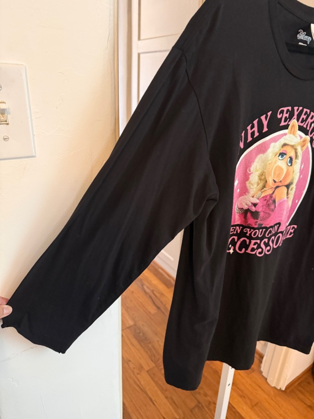 Disney Miss Piggy Graphic Tee - Black with Pink Accents XL - Picture 4 of 7